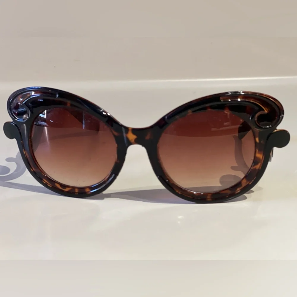 Unique sunglasses - Picture 3 of 5